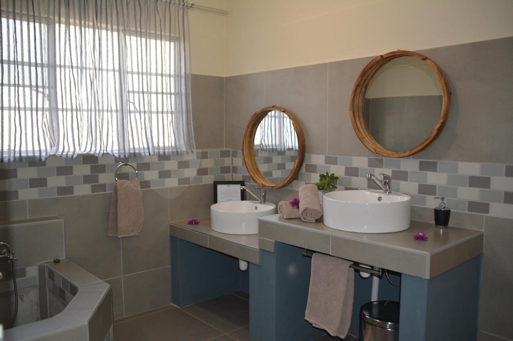 Gabus Safari Lodge Otavi ภายนอก รูปภาพ